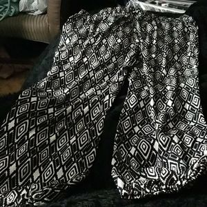 Plus Size Detailed Print Pants